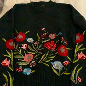 NWT Romeo + Juliet couture embroidered sweater